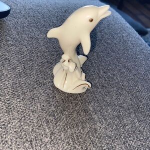 Lenox dolphin with gold trim T5
